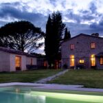 Villa in pietra con piscina al tramonto – location per eventi aziendali in Oltrepò Pavese