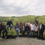 Gruppo aziendale tra le colline e i vigneti dell'Oltrepò Pavese